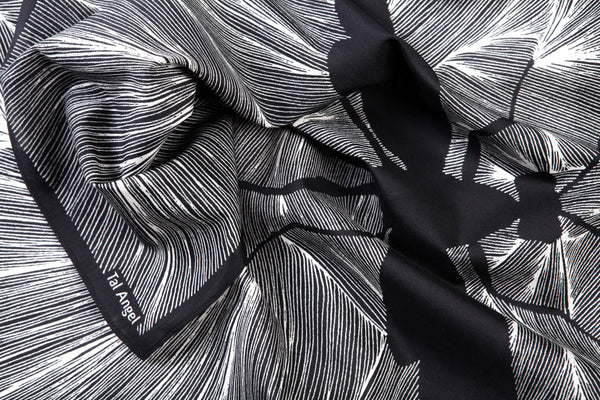The-Black-and-White-Insect-Scarf-silk-carre-square-65x65-packshot-closeup-view