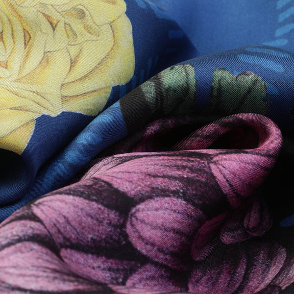 The-Blue-Dhalia-Silk-Scarf-flower-rectangular-65X200 cm-closeup1