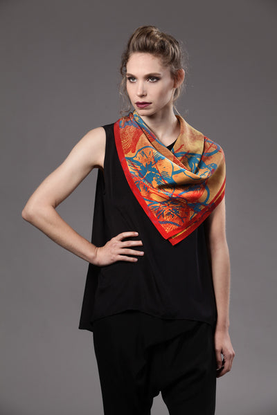The-Bright-Yellow-Dragonfly-Scarf-silk-carre-square-red-blue-90x90-model-packshot_resize