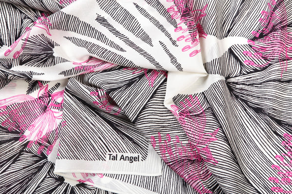 The-Pink-Line-Flower-Scarf-silk-carre-square-black-white-90x90-packshot-closeup[